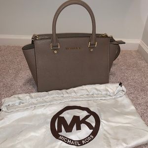 Michael Kors Medium Selma Purse / Shoulder Bag